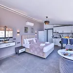 White House 3*