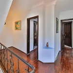 White House Guest house 3*