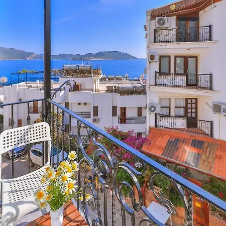 White House Гостевой дом Каш