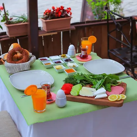 White House Гостевой дом Каш