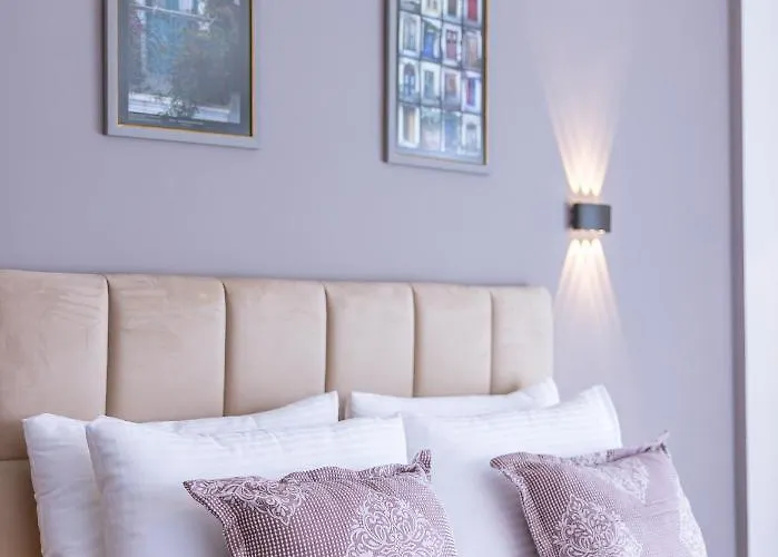 White House Guest house 3*