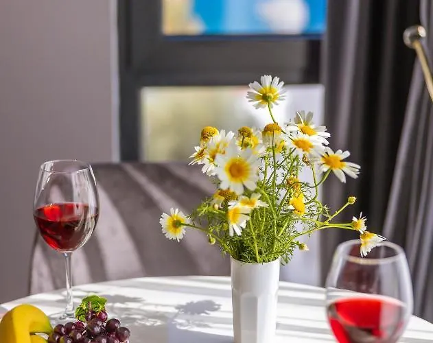 White House Guest house 3*