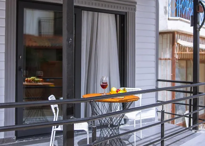 White House Guest house 3*