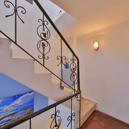 White House Konukevi 3*